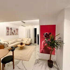 https://noon-city-center-apartment.hotels-in-tirana.com
